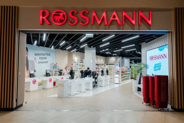 Rossmann skąd pochodzi? Poznaj fascynującą historię tej sieci Rossmann skąd pochodzi? Poznaj fascynującą historię tej sieci