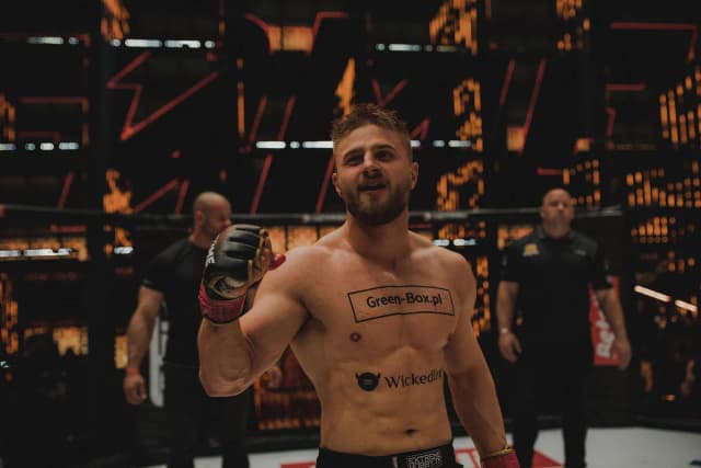 Amadeusz Ferrari kim jest? Kontrowersyjny influencer i zawodnik MMA Amadeusz Ferrari kim jest? Kontrowersyjny influencer i zawodnik MMA